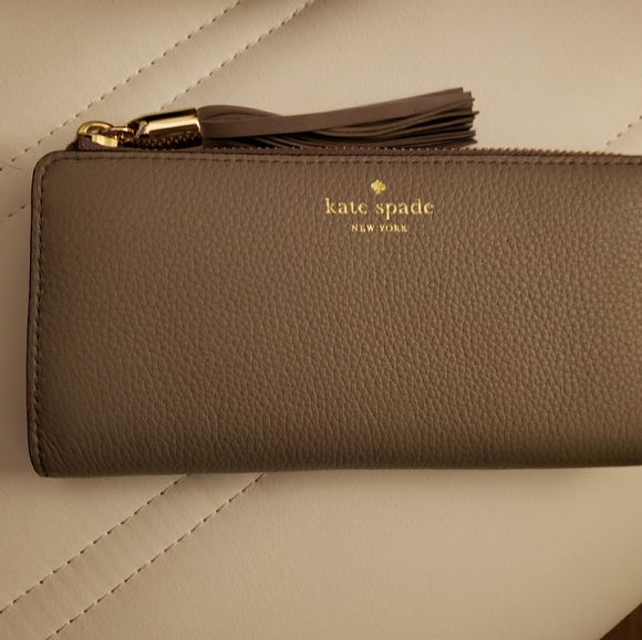 Kate Spade zipper wallet - Picture 1 of 3